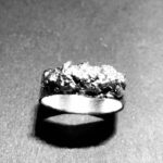 R011 ring zilver onregelmatig gebobbeld bovenkant