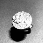 R013 ring zilver 3 cirkels op elkaar met bobbeltjes