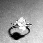 R028 ring zilverdraad en witte steen