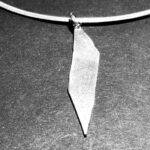 H002 hanger zilver parallellogramvormig